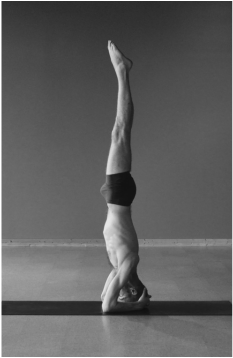 Scott Lamps, yoga, headstand